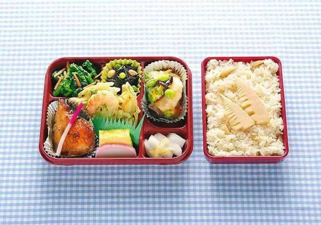 年入7亿日元,年入90亿的外卖大王