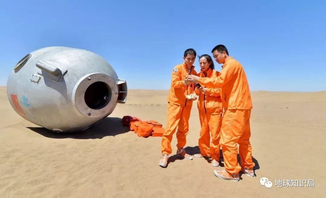 宇航员不小心掉进太空中,宇航员工作时不小心摔下太空