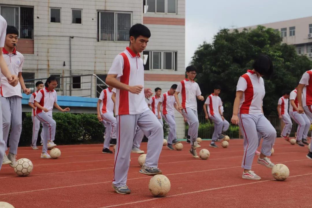 【活力邓中】青春足球悦动邓中——记我校第二届足球文化节开幕式