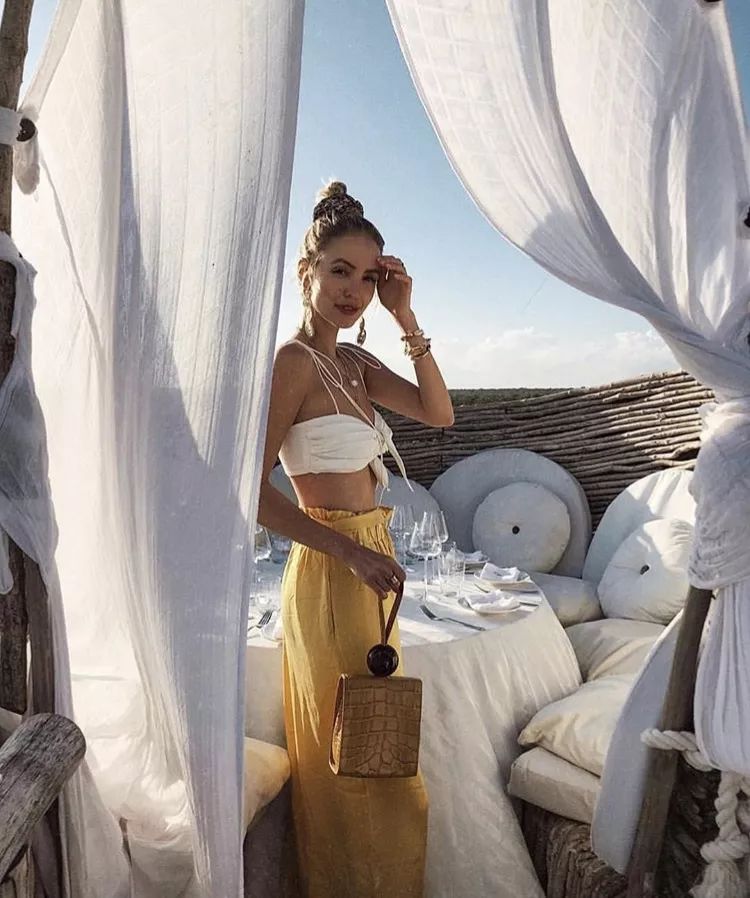 内衣的多种穿搭,夏天的内衣怎么穿才优雅显瘦舒服