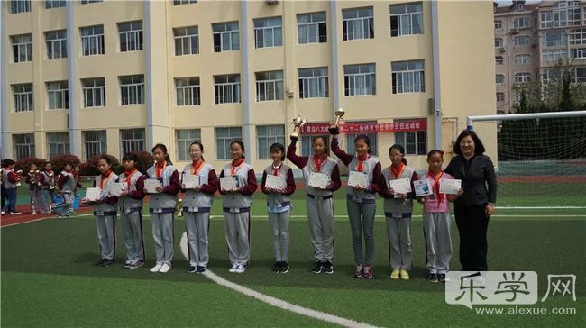 八大峡小学落实体育2+X项目海式少年绿荫驰骋