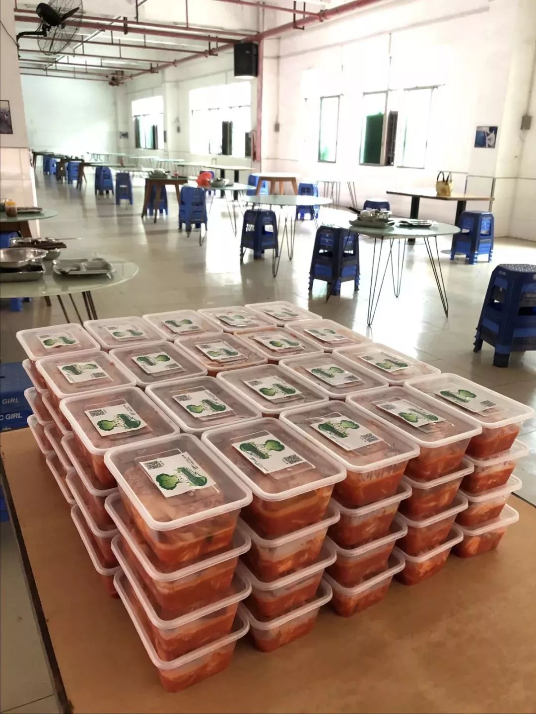 她连续三年，走遍大半个韩国学习传统泡菜，改良后的泡菜，要排单一个星期以上才能买到！