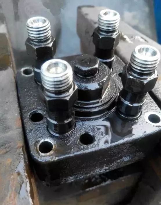 早上启动发动机冒白烟,柴油发动机冒白烟启动不了