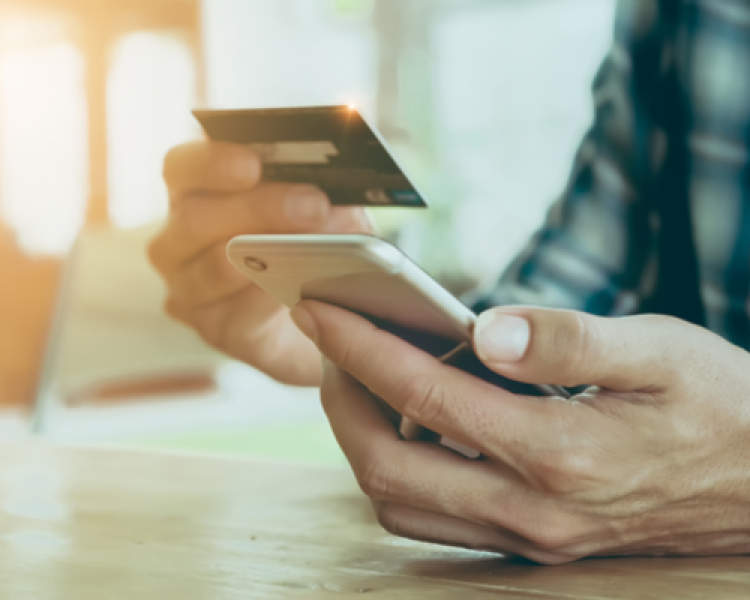 28岁小伙在“夜光富婆”网站求*养包**见面前先交3000元诚意金和3000元保密金