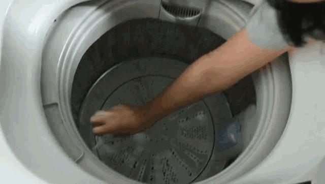 家用洗衣机洗出不明污渍,洗衣机里面脏最快速的解决方式
