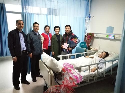 边检民警夫妻双双患重疾!警服是情侣服也是“敬业服”