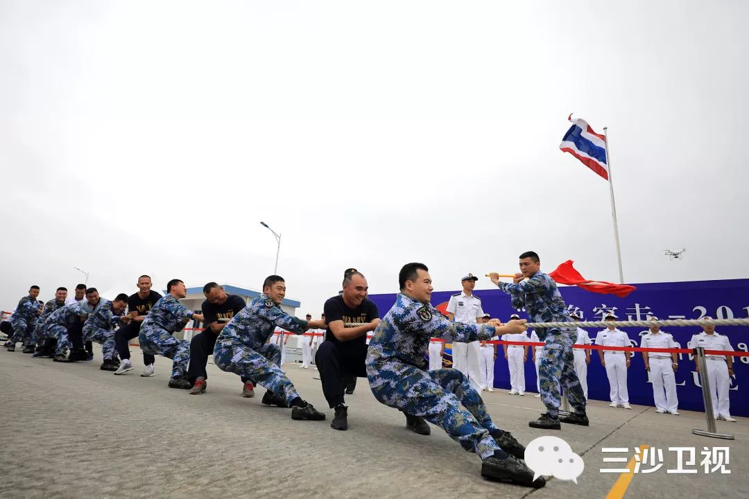多图|“一二、一二……”拔河、举炮弹“蓝色突击-2019”中泰海军开展多样交流活动