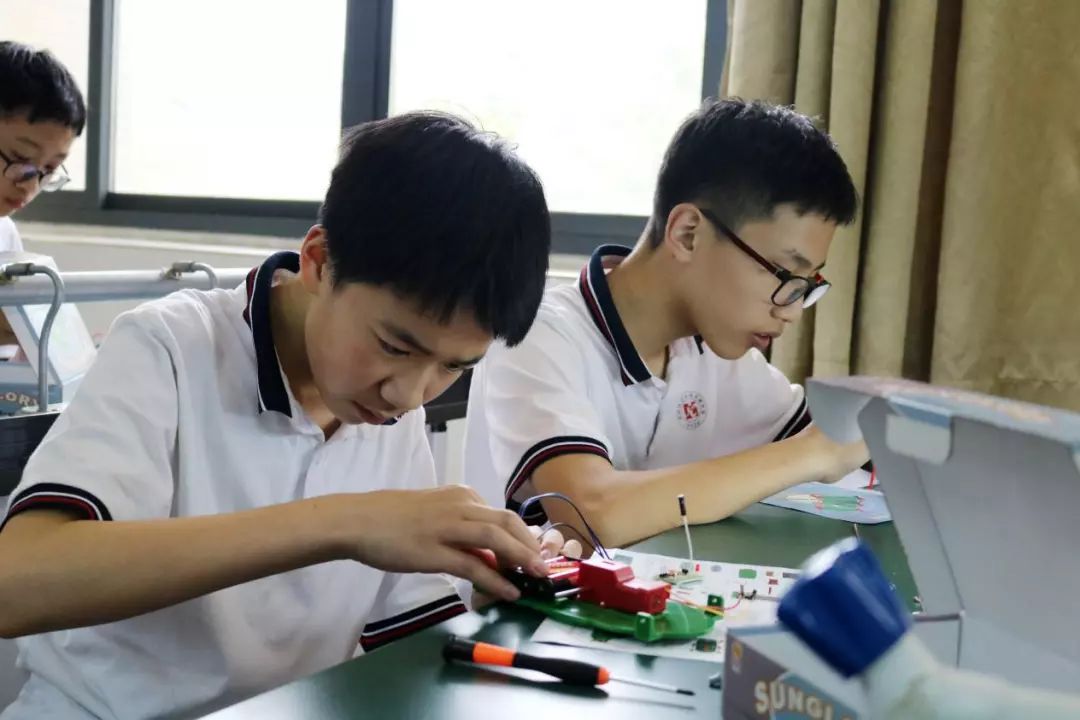 快乐体验快乐成长,快乐体验成长绘画二年级