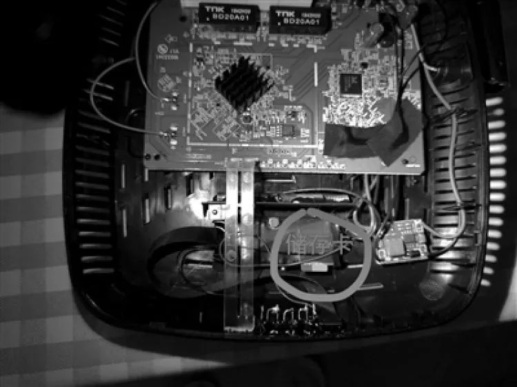 不是内行看不出来！游客住进民宿，抽丝剥茧找出针孔摄像头！