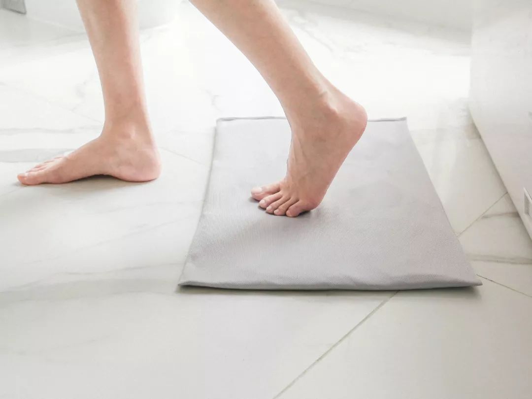 时尚地垫瞬间吸水,神奇的吸水地垫