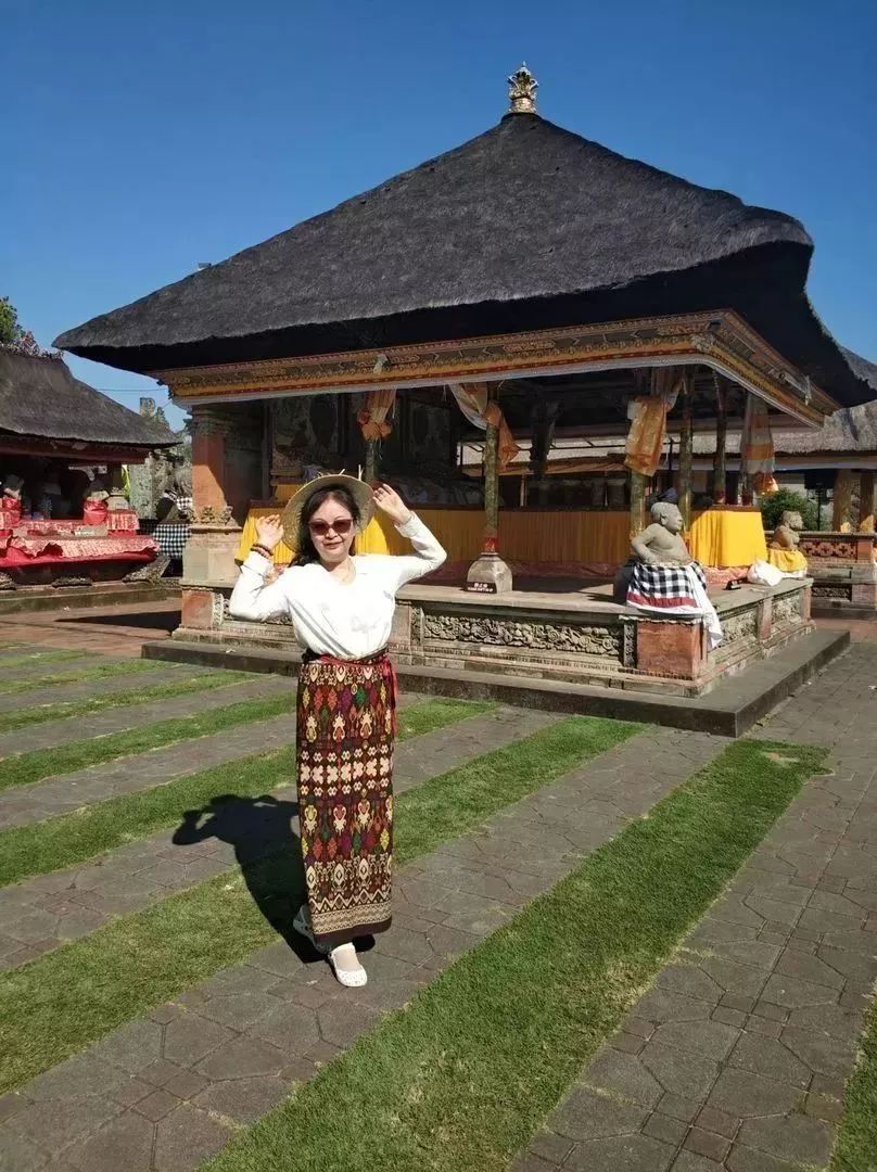 中国大妈旅游拍照标准动作视频,中国大妈拍照十大姿势