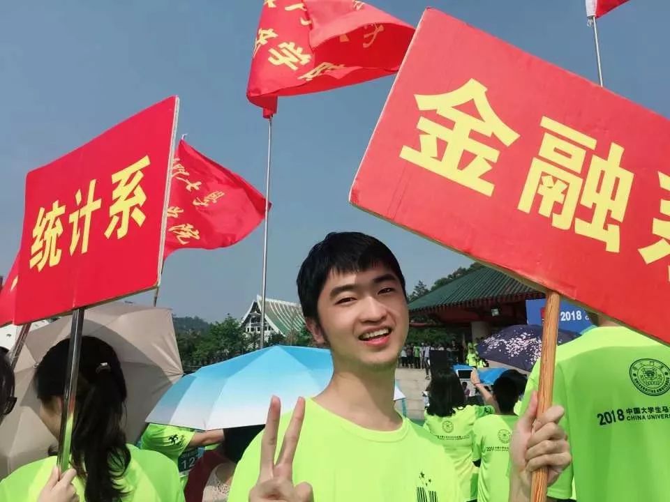 要向学习成绩优秀的同学看齐,向优秀的同学看齐