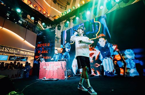 coach涂鸦联名上身,coach涂鸦联名男士