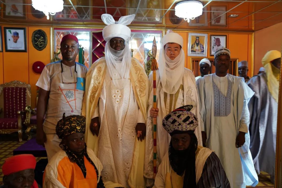 【万象】河南小伙被封非洲酋长:别人最关心“能娶几个媳妇”