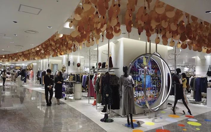 生活排忧所、准妈服务站、会员卫生间、机器人共荣.....盘点日本TOP10百货商场的体验创新对策