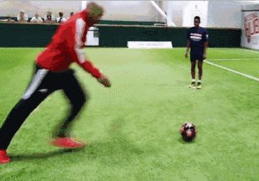 维维射门教程,维维足球怎么接半高球