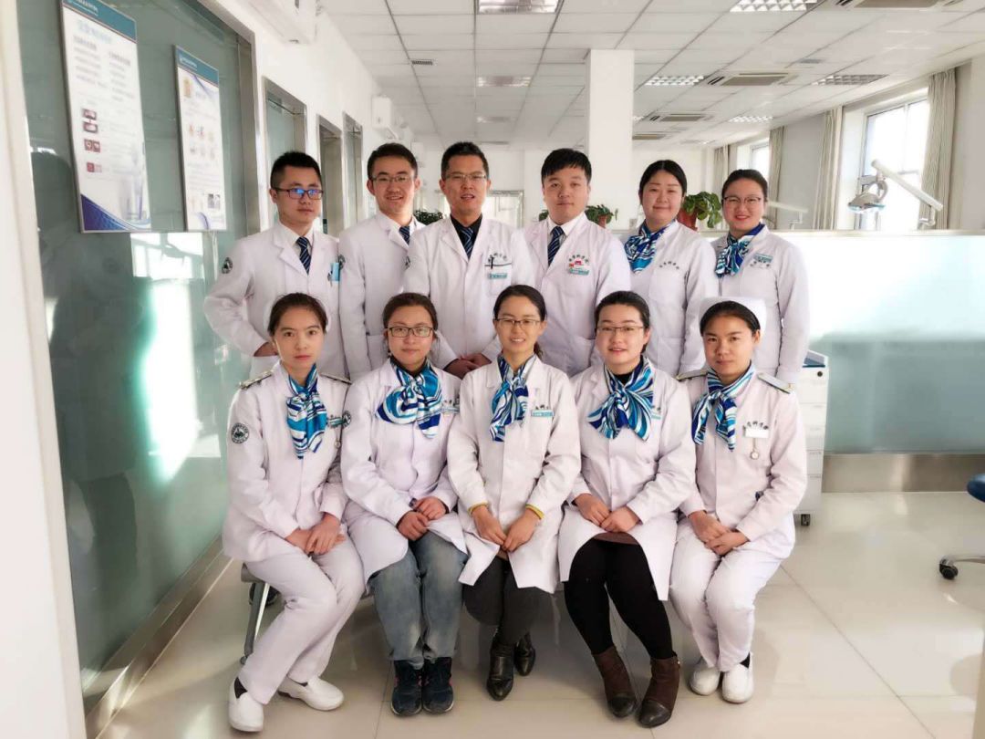 牙颈部龋了个小洞,牙颈部楔状缺损