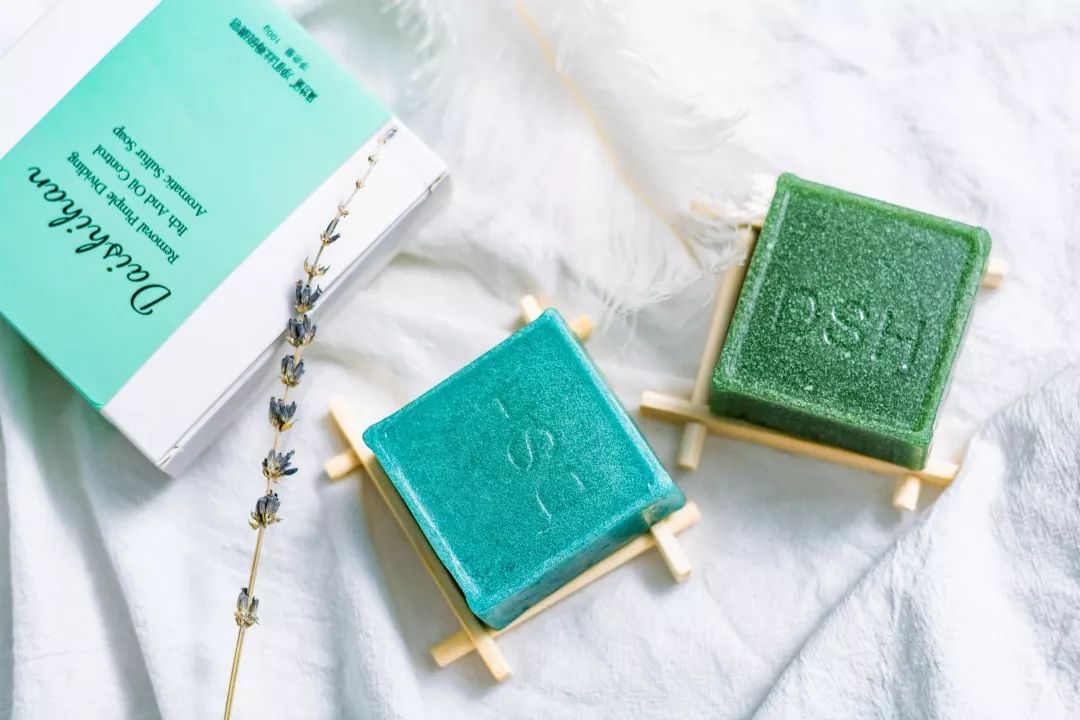 皮肤清洁出黑色的东西,皮肤挤出白色膏状很臭怎么办