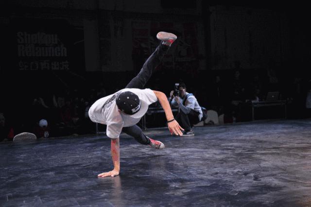 火锅3折!大牌口红199元!狮子桥被南京人围堵了!