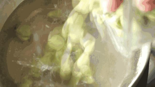 4岁男孩吃了两口它，险些丧命！目前正大量上市...