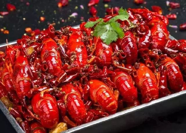 炸翻临沂的烧烤扛把子就在颐高！5.8折200串起撸才过瘾！