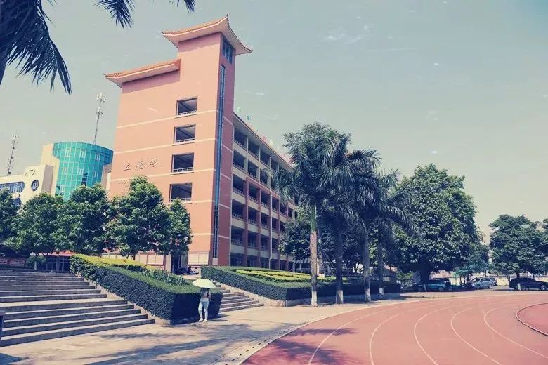 贵港这些高中，哪所是你心目中的最美？一起为你的母校打Call