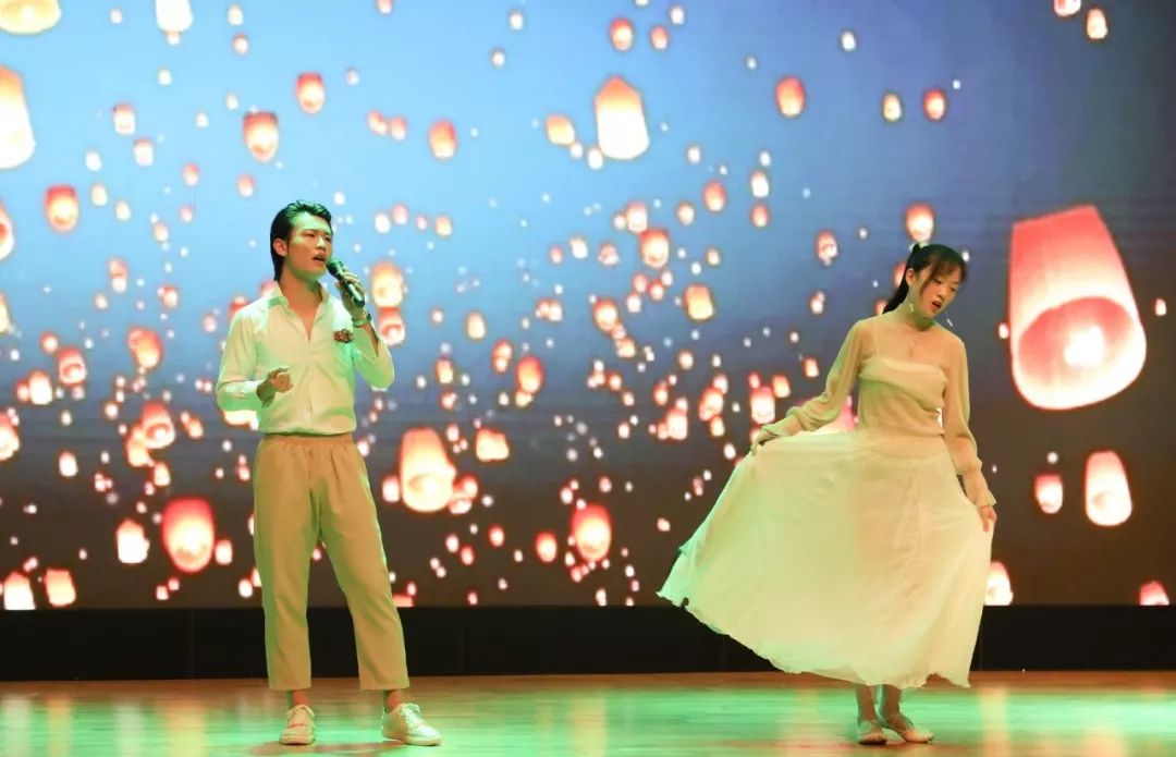 恒大足球夺冠大合唱,恒大足球学校比赛直播