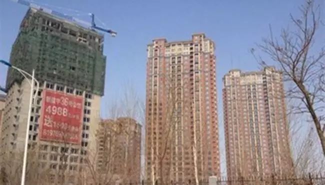 江阴大哥75万买的房，商家违约却只退65万！“金牌服务费”是啥？