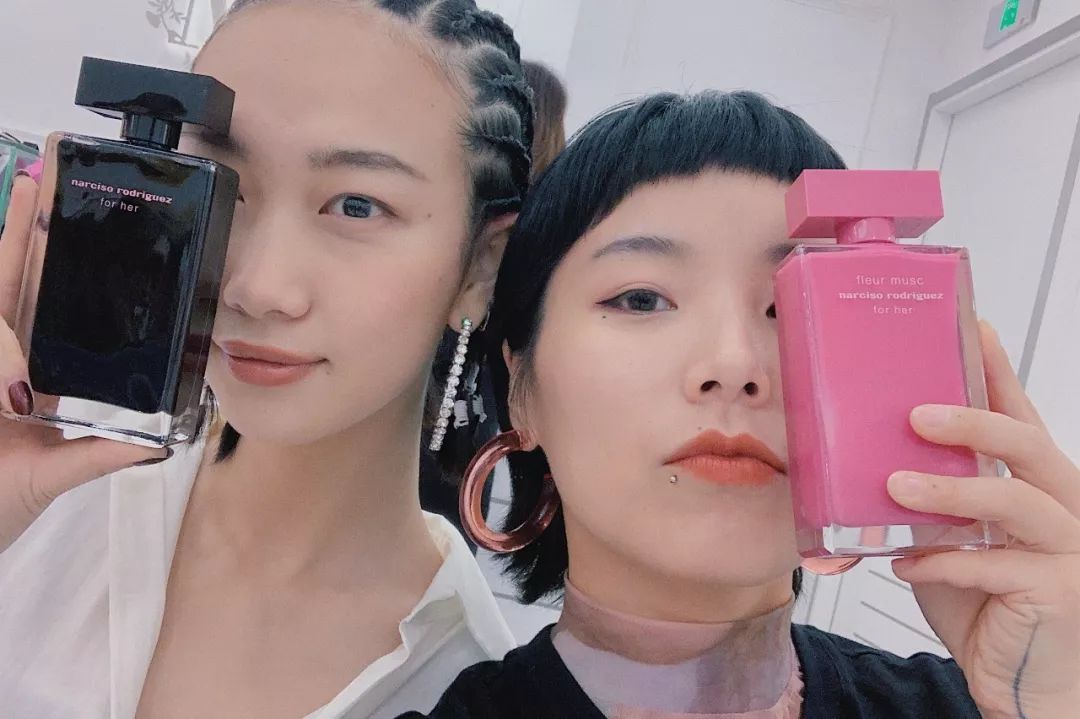 穿最粉的衣服跳最酷的舞,穿最粉的衣服唱最快的rap