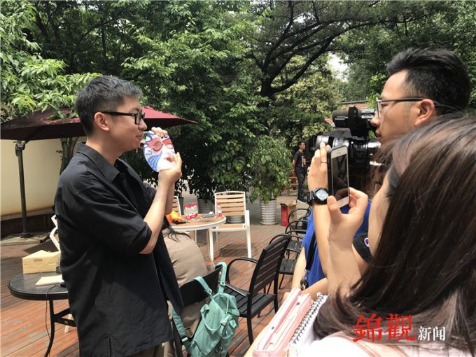 体验川剧变脸服装,川剧变脸面膜好用吗