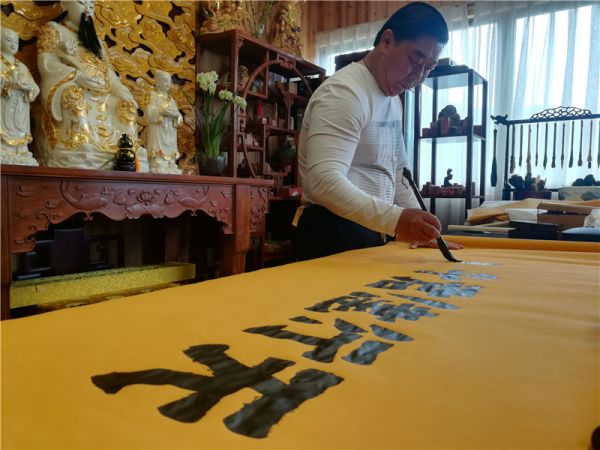 新老朋友一路的支持与陪伴,新老朋友结伴同行