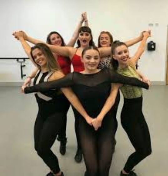 中国时髦大妈天秀姿势全解