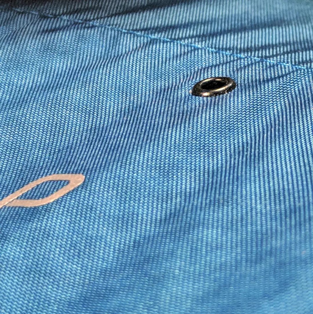 你有你的Lv，我有我的OSPREY。不是很贵，但是很轻。安排！！