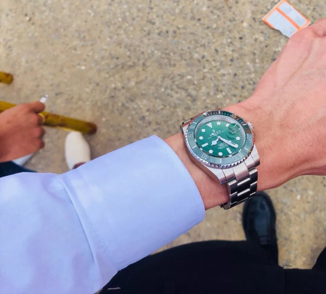 优雅的女人戴名表,名表和包包档次对比