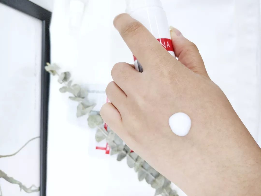 手动捂脸.JPEG：这是直男推荐的女生产品种草文