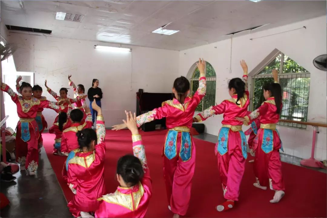 围观！郫都十万学子两千余件作品献礼祖国华诞！