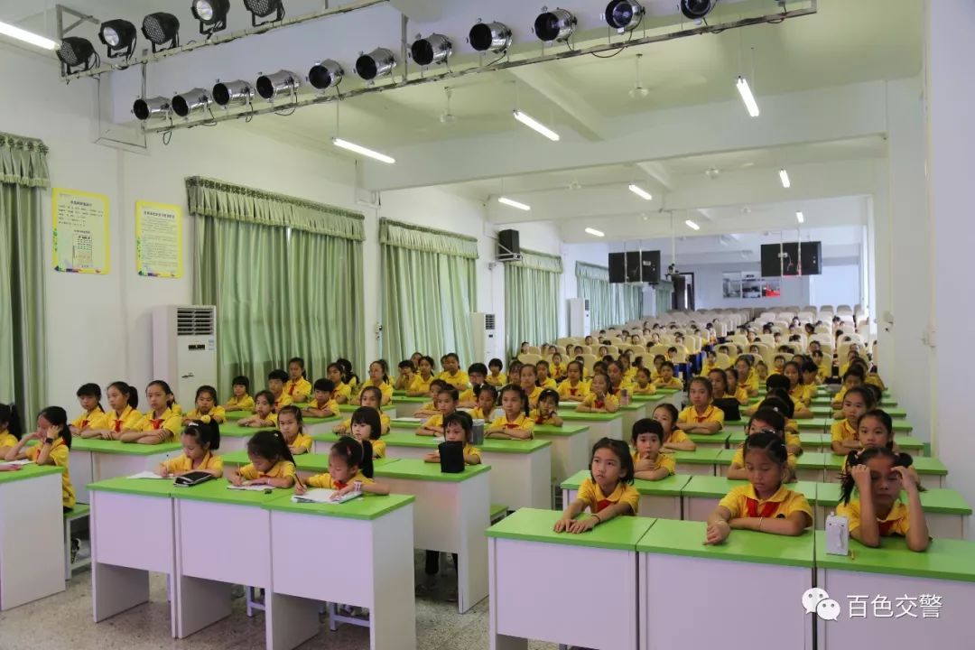 国家交通安全绘画比赛第一名,第七届全国交通安全绘画二等奖