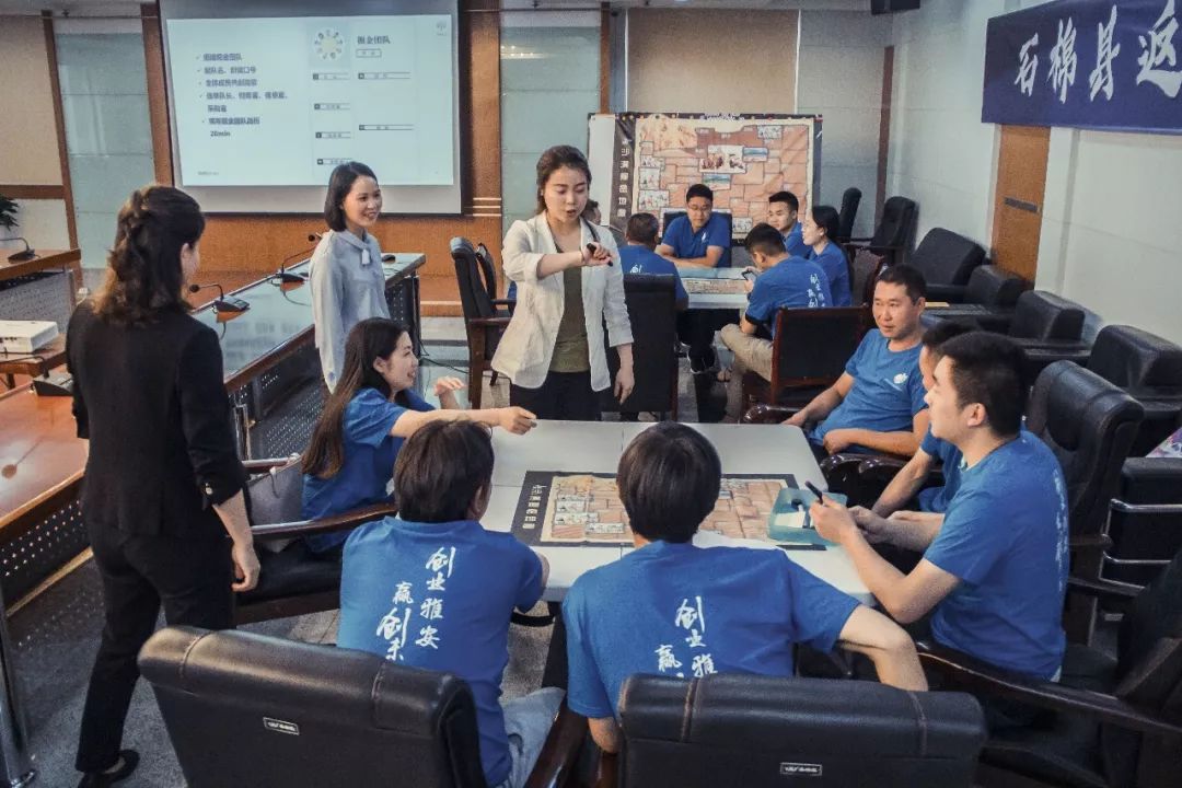 看表演吃美食,看表演吃自助的地方