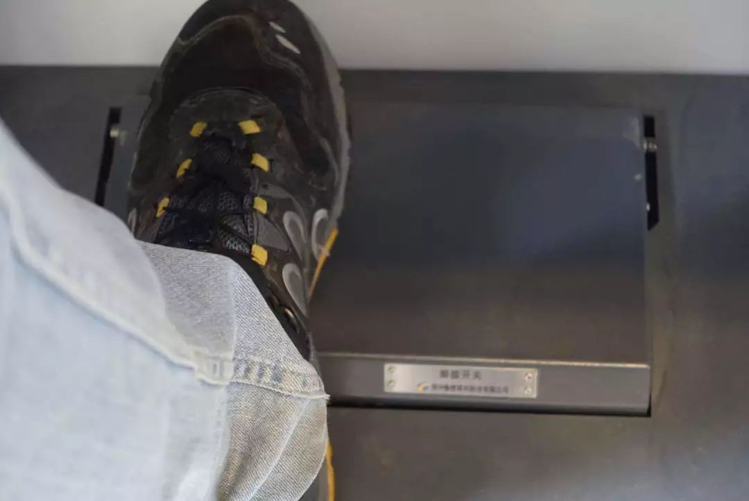 他手握7本火车驾照，却拿不到小客车驾照？因为…