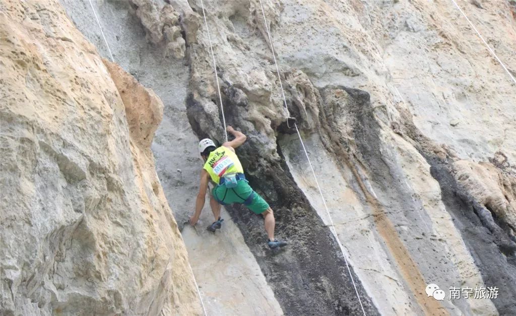 马山自然攀岩比赛图片,舞动广西广场舞大赛马山