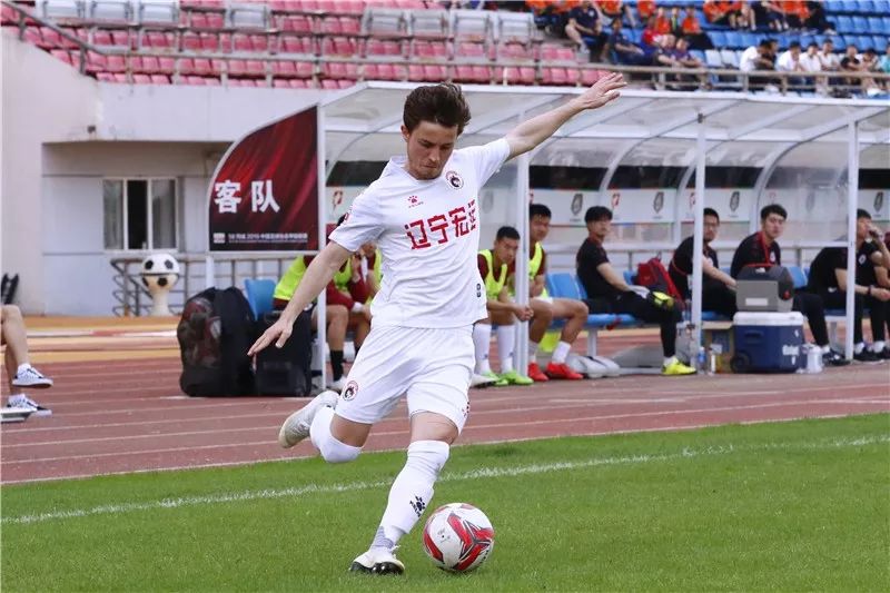 2014赛季辽宁宏运vs上海上港,辽宁宏运足球队3比1上港