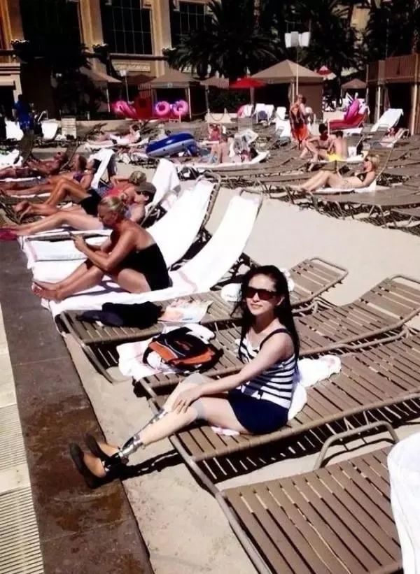她地震中失去双腿,她在汶川地震失去双腿及女儿