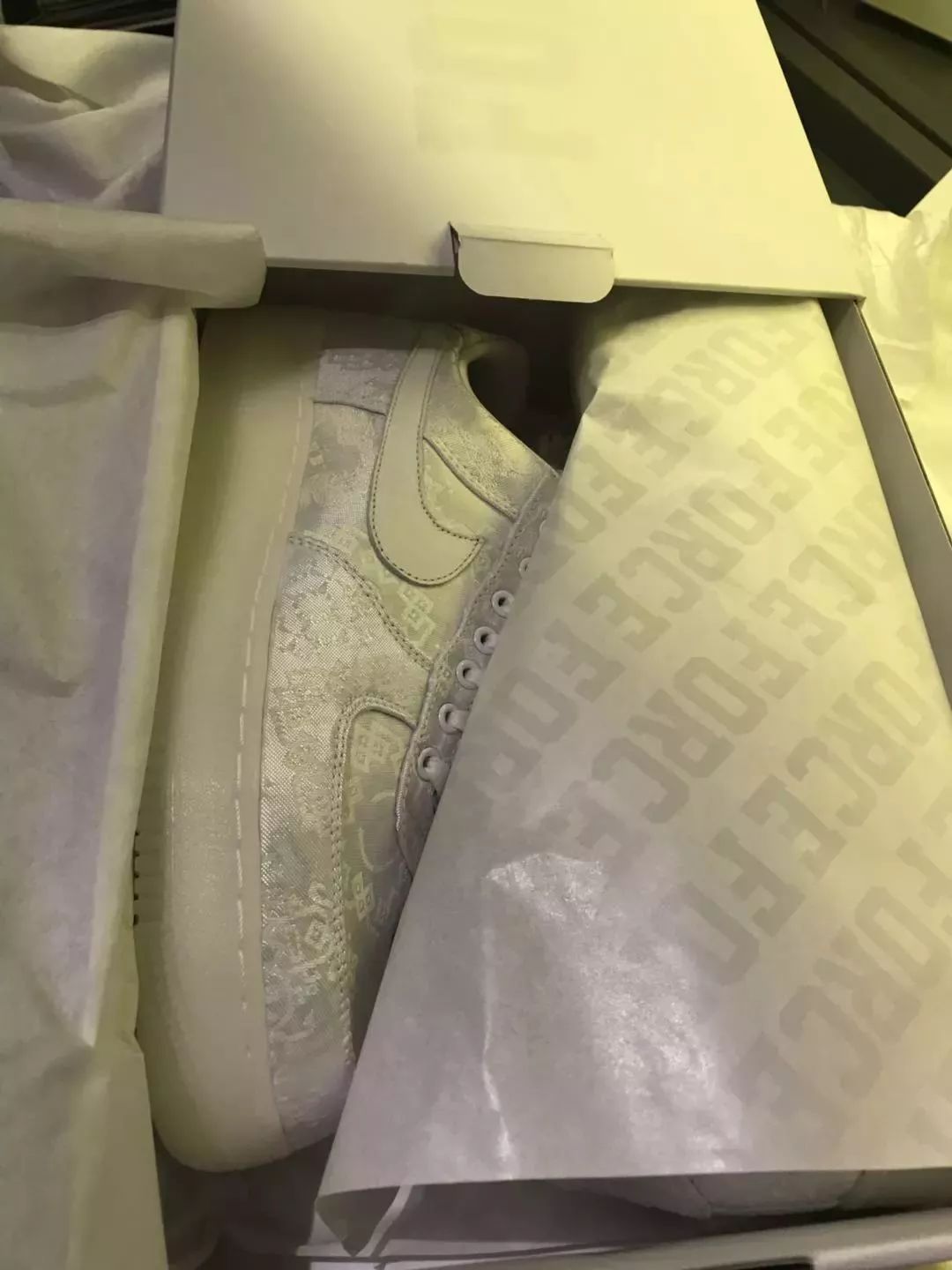 鸳鸯鞋怎样穿,穿鸳鸯鞋如何不尴尬