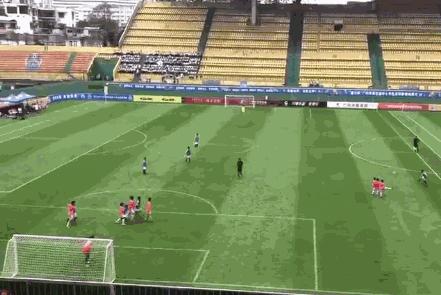 小学生踢出惊天国足,小学生踢出惊天世界波