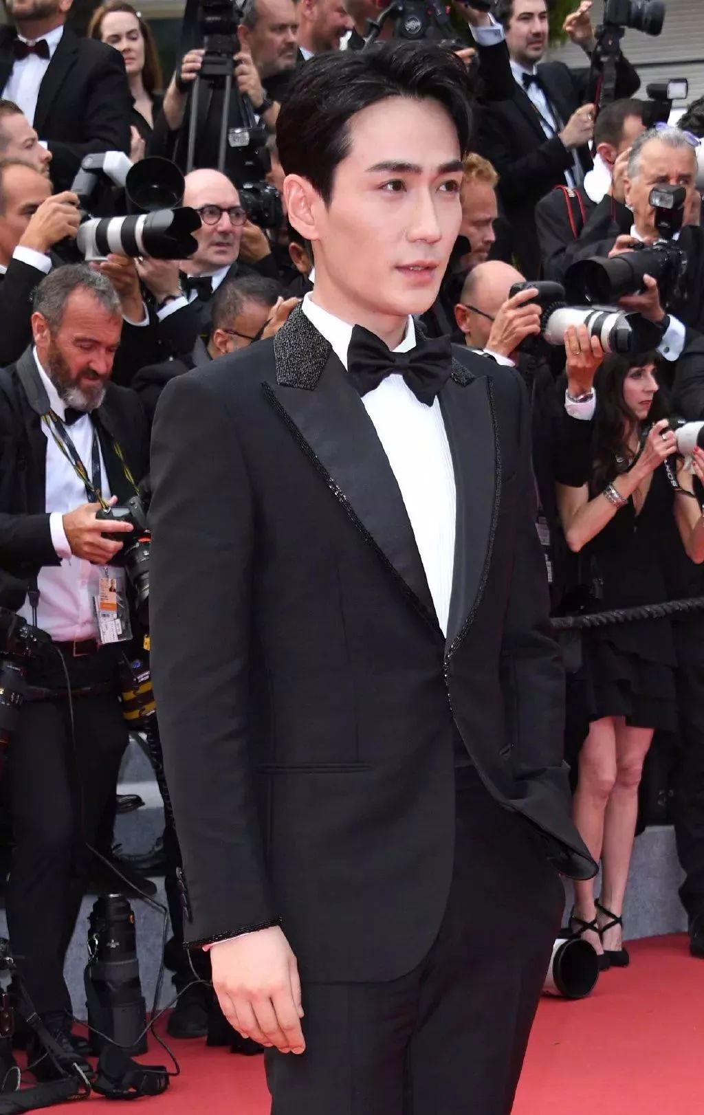 戛纳朱一龙入选作品,戛纳朱一龙白西装