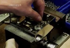 锁怎么一提就锁上呢,锁怎么弄才能从里面反锁不了