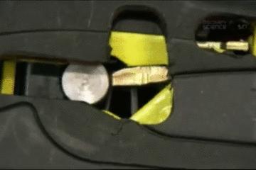 怎么把锁给拆下来,锁怎么一提就锁上呢