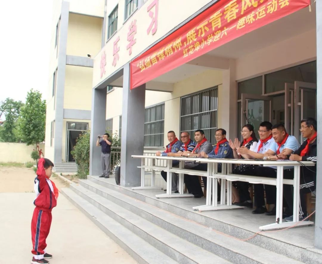 学校传承雷锋精神主题活动简报,弘扬雷锋精神汇演