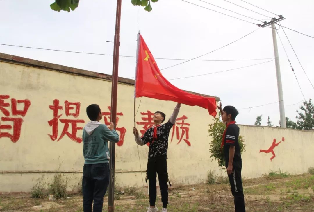 学校传承雷锋精神主题活动简报,弘扬雷锋精神汇演
