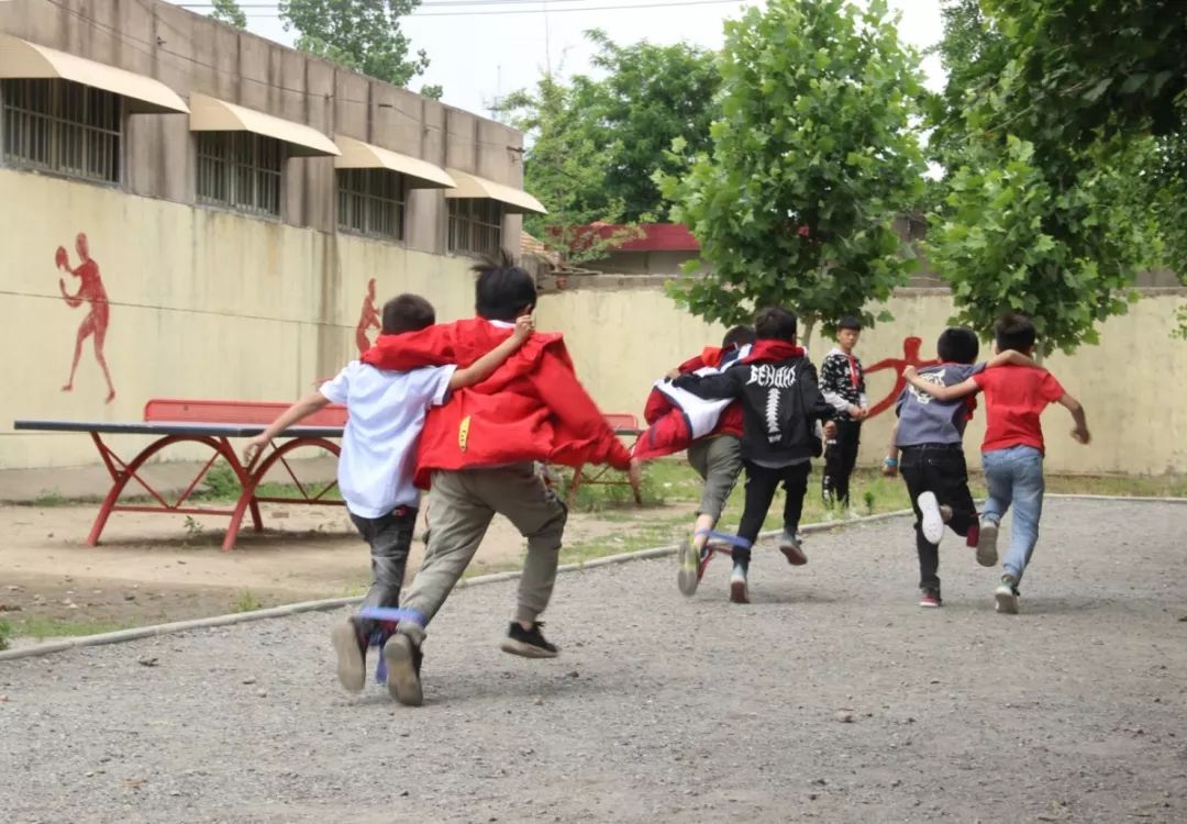 学校传承雷锋精神主题活动简报,弘扬雷锋精神汇演